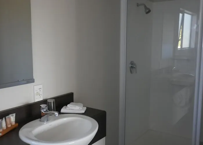 Motel Executive On Fenton