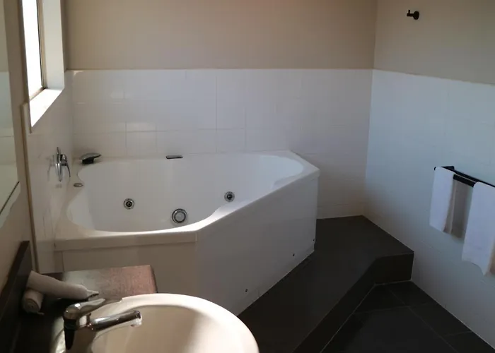 Motel Executive On Fenton 4*