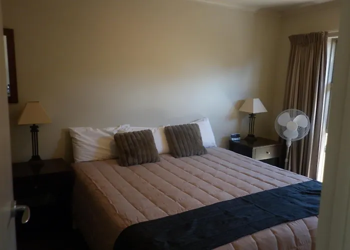 Motel Executive On Fenton