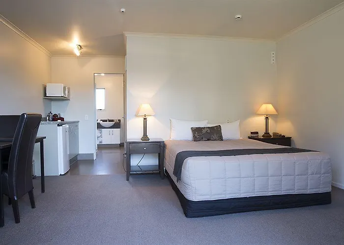 Motel Executive On Fenton 4*