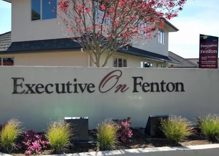 Motel Executive On Fenton